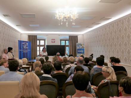 Promocja albumu "Pędzlem, Dłutem i Piórem" Amatorskiej Grupy Twórczej "Strumień"